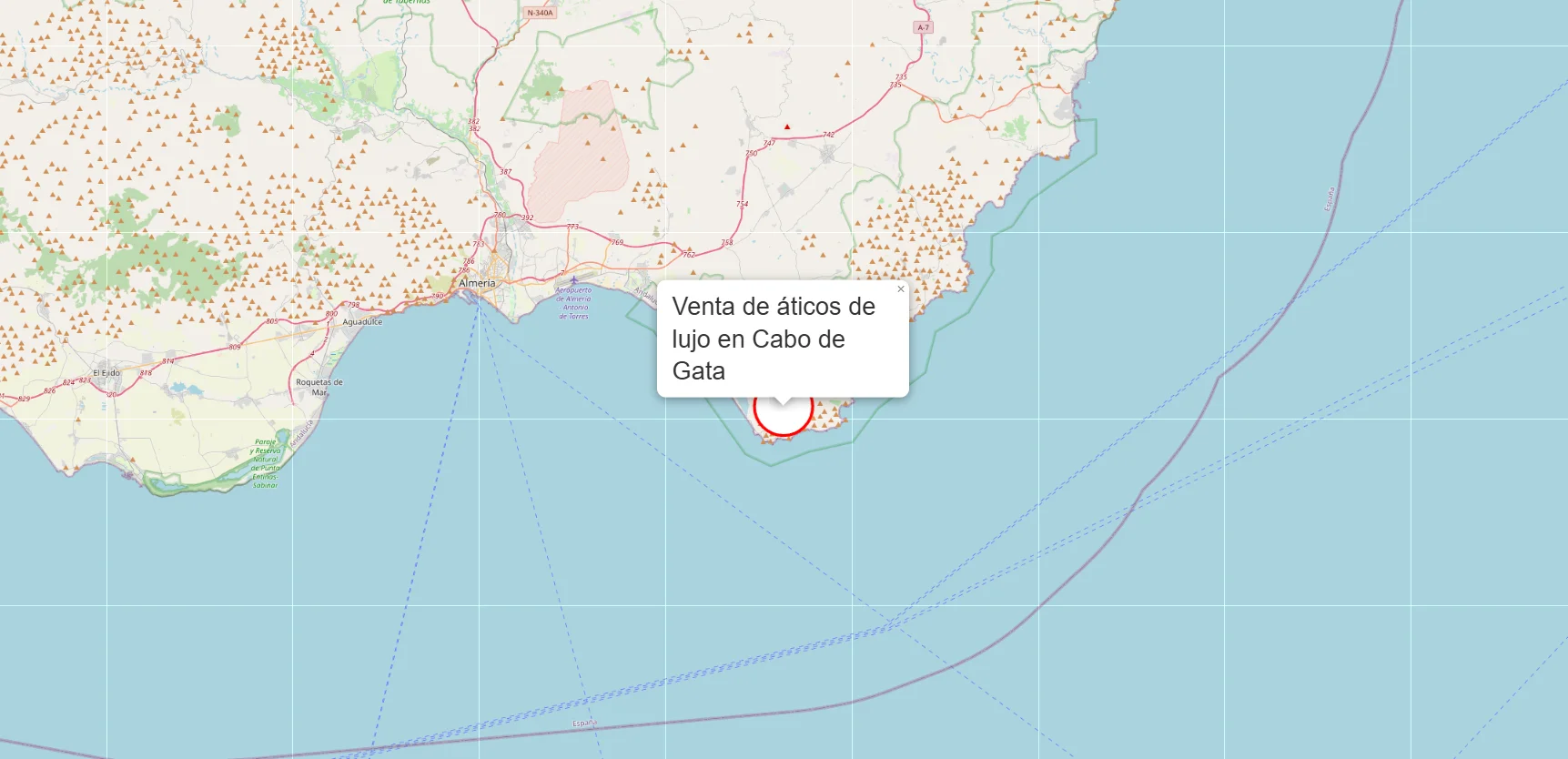 Un mapa de un gran territorio con un pequeño círculo en el centro que pone "Tu Especialidad".